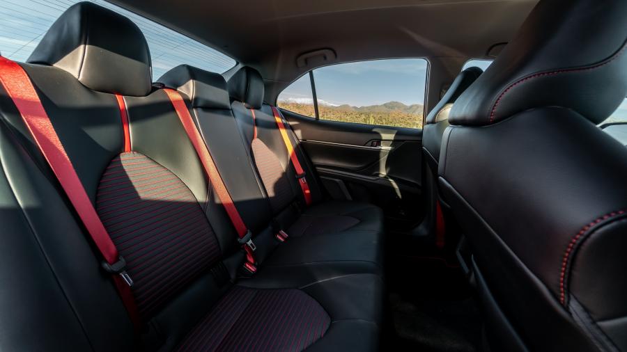 Интерьер Toyota Camry TRD 2019 года  (NA) (фото 16 из 25)